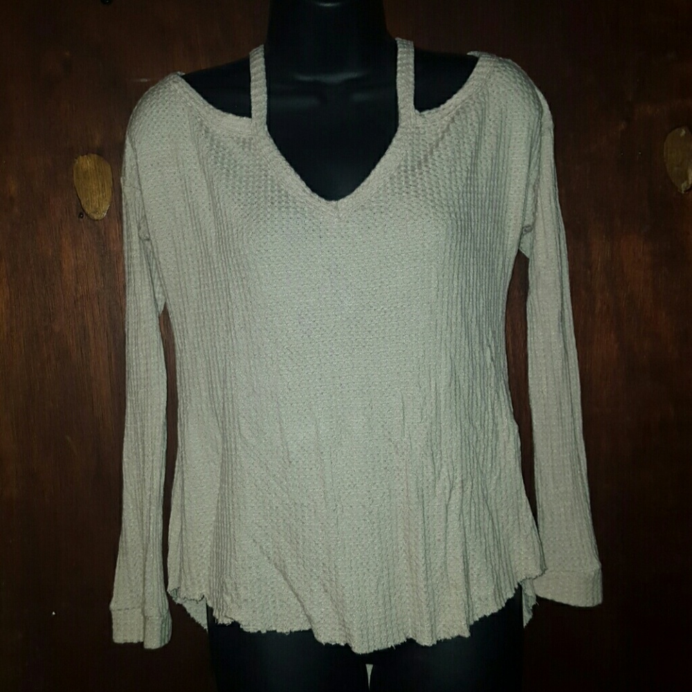 Honey punch cold shoulder thermal top